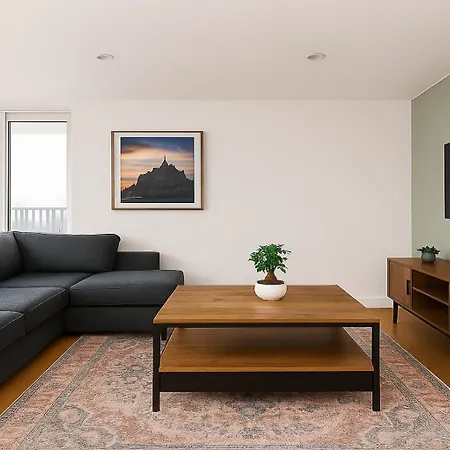 2 Bed Balcony Flat In Vauxhall